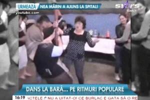 Așa ceva...mai rar! Dans popular la BARĂ! Clip video VIRAL ce a uimit românii! O să vrei și tu așa ceva la PETRECERI!