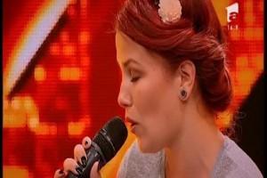 Îşi promiseseră că vin amândoi la X Factor, dar a ajuns doar ea! Bianca pe scenă, Alex... undeva Sus