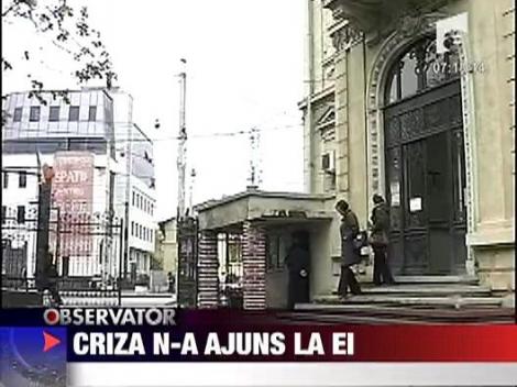 Criza n-a ajuns la ei