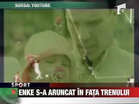 Enke s-a aruncat in fata trenului