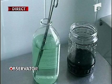 Bebelus, pe masa de operatie