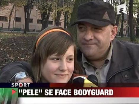 Pele se face bodyguard