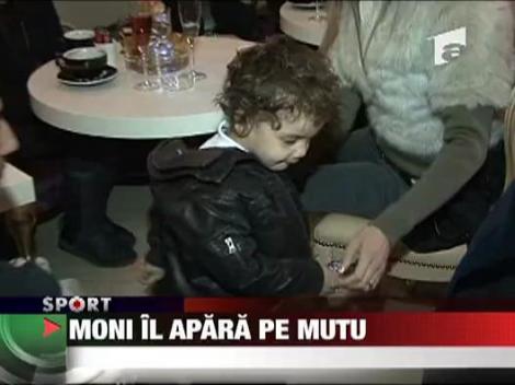 Moni il apara pe Mutu