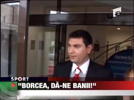 Borcea, da-ne banii!