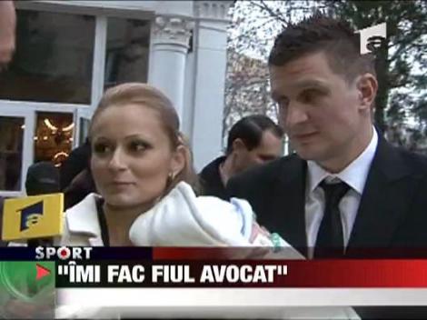 "Imi fac fiul avocat!"