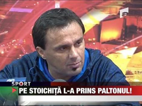 Pe Stoichita l-a prins paltonul!