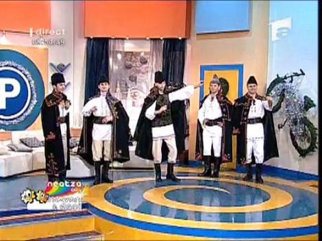 Florin Vasilica si ansamblul "Teleormanul" - 4 boi suciti in coarne