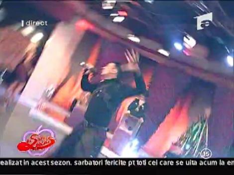 Tarki canta "Quelle, quelle"