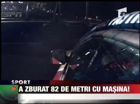 A zburat 82 de metri cu masina!