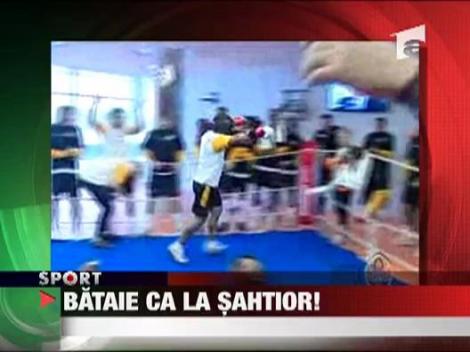 Il Luce isi pune elevii sa se bata!