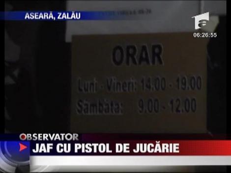 Jaf cu pistol de jucarie