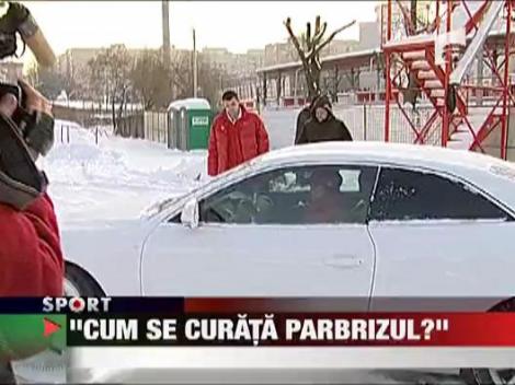 N'Doye a invatat cum se curata parbrizul!