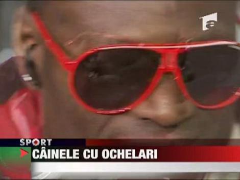 N'Doye si-a luat ochelari albi cu rosu