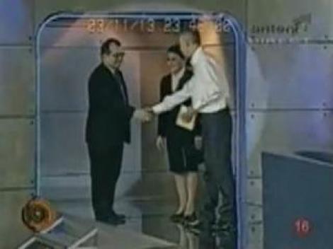 Catelul cu gluga, pregatit pentru politica