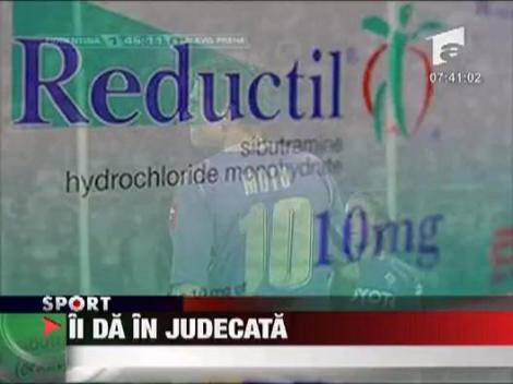 Ii da in judecata