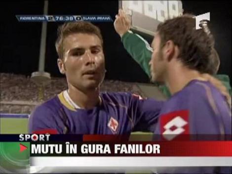 Mutu in gura fanilor