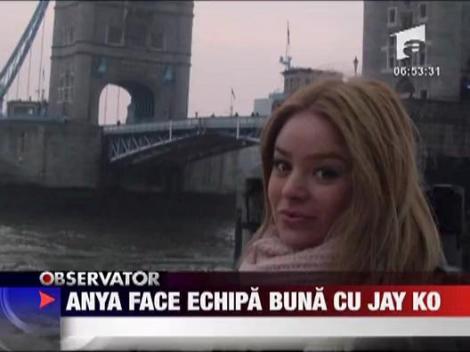 Anya face echipa buna cu Jay Ko