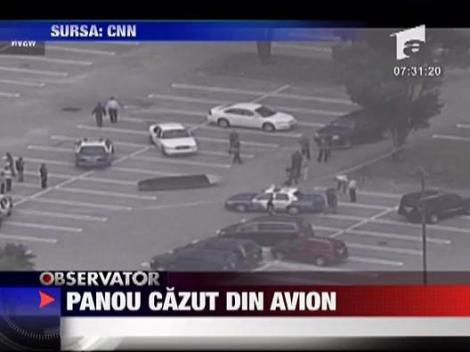 Panou desprins de pe un avion