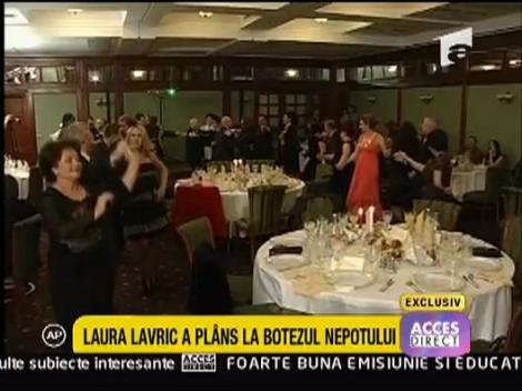 Laura Lavric a plans la botezul nepotului