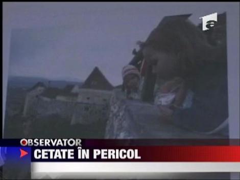 Cetatea Rasnov sta sa cada
