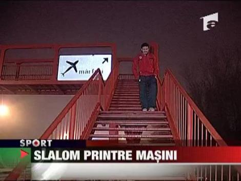 Slalom printre masini