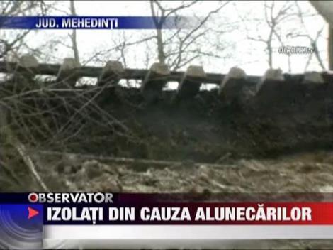 Izolati din cauza alunecarilor