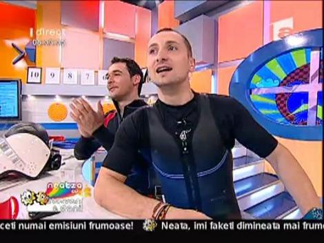 Dani remarca chiloteii dansatoarelor