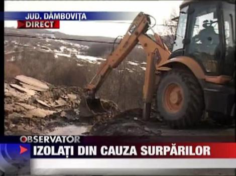 Locuitori izolati din cauza alunecarilor de teren in judetul Dambovita