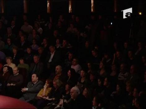 La Teatrul National se joaca cu casa inchisa