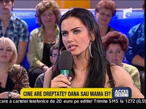 Priviti fotografia: seamana Oana cu mama ei in tinerete?