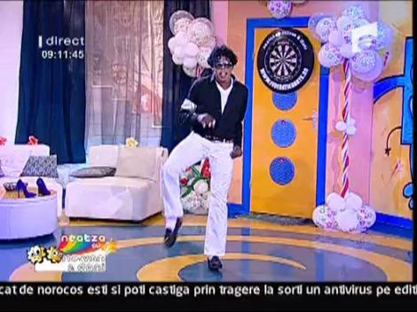 Vezi cum se misca Taalib York, sosia lui Michael Jackson!