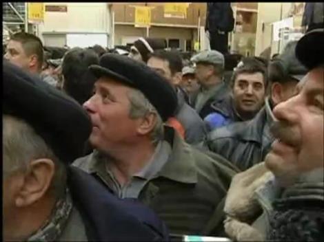 Isterie la deschiderea unui magazin cu produse de bricolaj