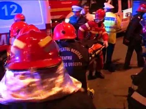 Lovite de o masina pe trotuar