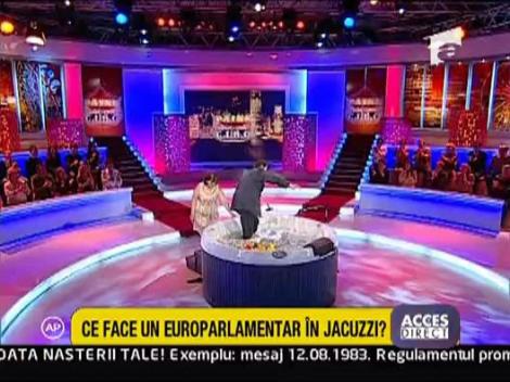 Europarlamentarul Norica Nicolai in jacuzzi cu Lucian Mandruta
