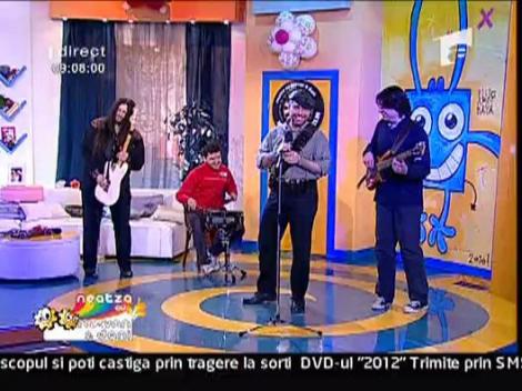 Trenul de noapte si Marcian Petrescu - Picioare lungi si fusta scurta