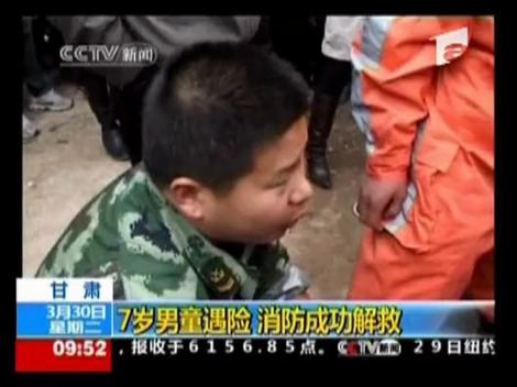 Copil salvat din teava de canalizare