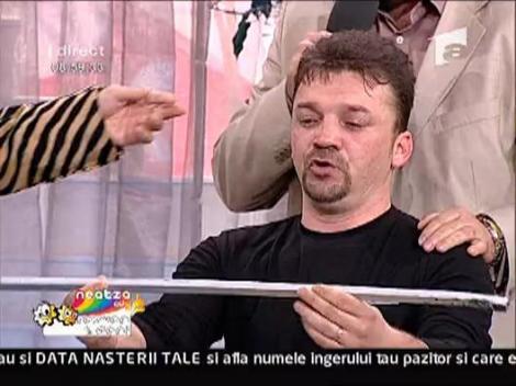 Demonstratie esuata! Geo Ambrus nu a reusit sa indoaie bara