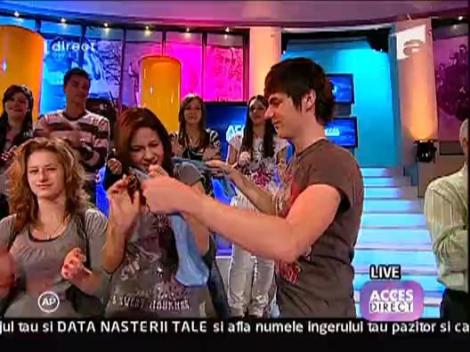 Fetele de la Etnic au cantat "Perinita"