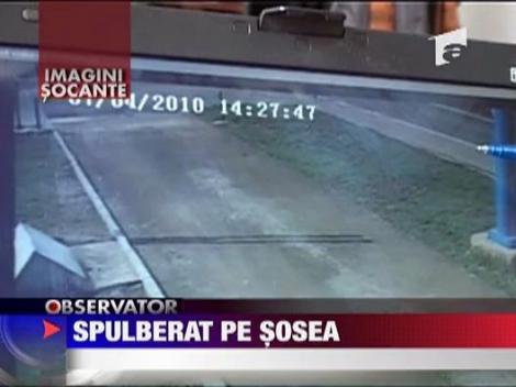 Motociclist spulberat de pe sosea