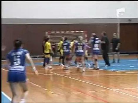 Meci de K1 pe terenul de handbal