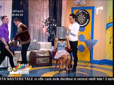 Magicianul Christianis ii da foc Danielei Crudu