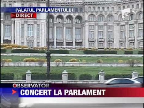 Concert ACDC in curtea Casei Poporului