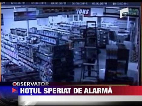 Hotul speriat de alarma