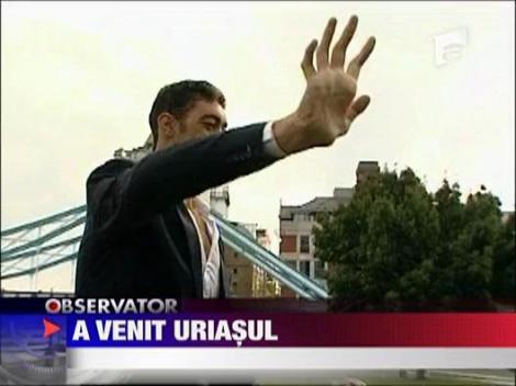 A venit uriasul! Are 2 metri si jumatate