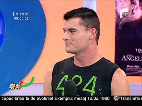 Fabio joaca elasticul pentru Daniela