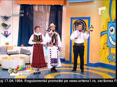 Ovidiu Piscoi & Roxana Ilie - Cat e satul meu de mare