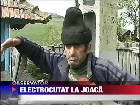 Electrocutat la joaca