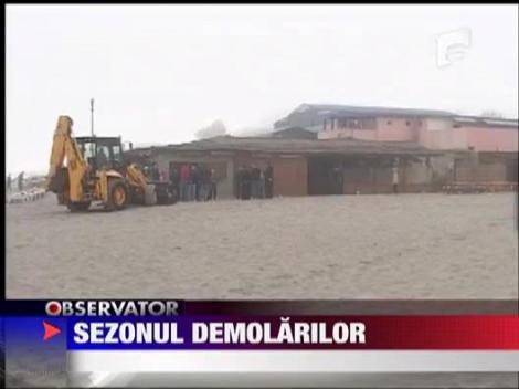 A inceput demolarea teraselor ilegale de pe litoral