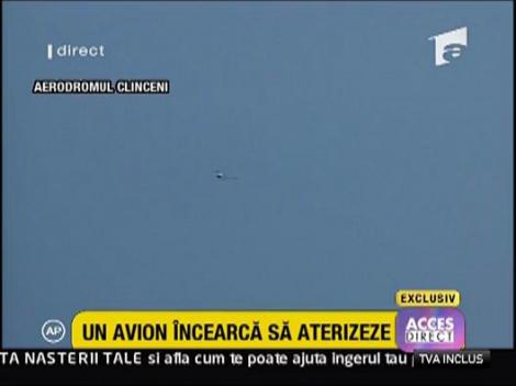 Avionul incearca sa aterizeze, dar esueaza