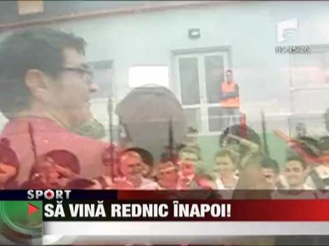 Fanii lui Dinamo il vor pe Rednic antrenor